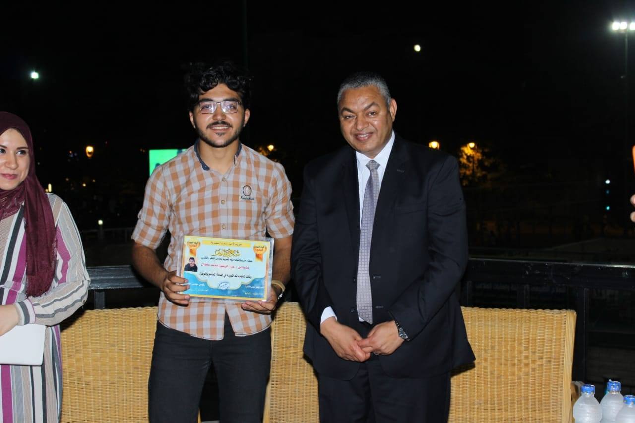 تكريم اوائل قسم الصحافة من جريدة النباء